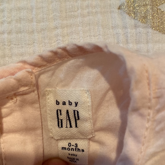 GAP baby girls pink eyelet ruffle top - Picture 3 of 4